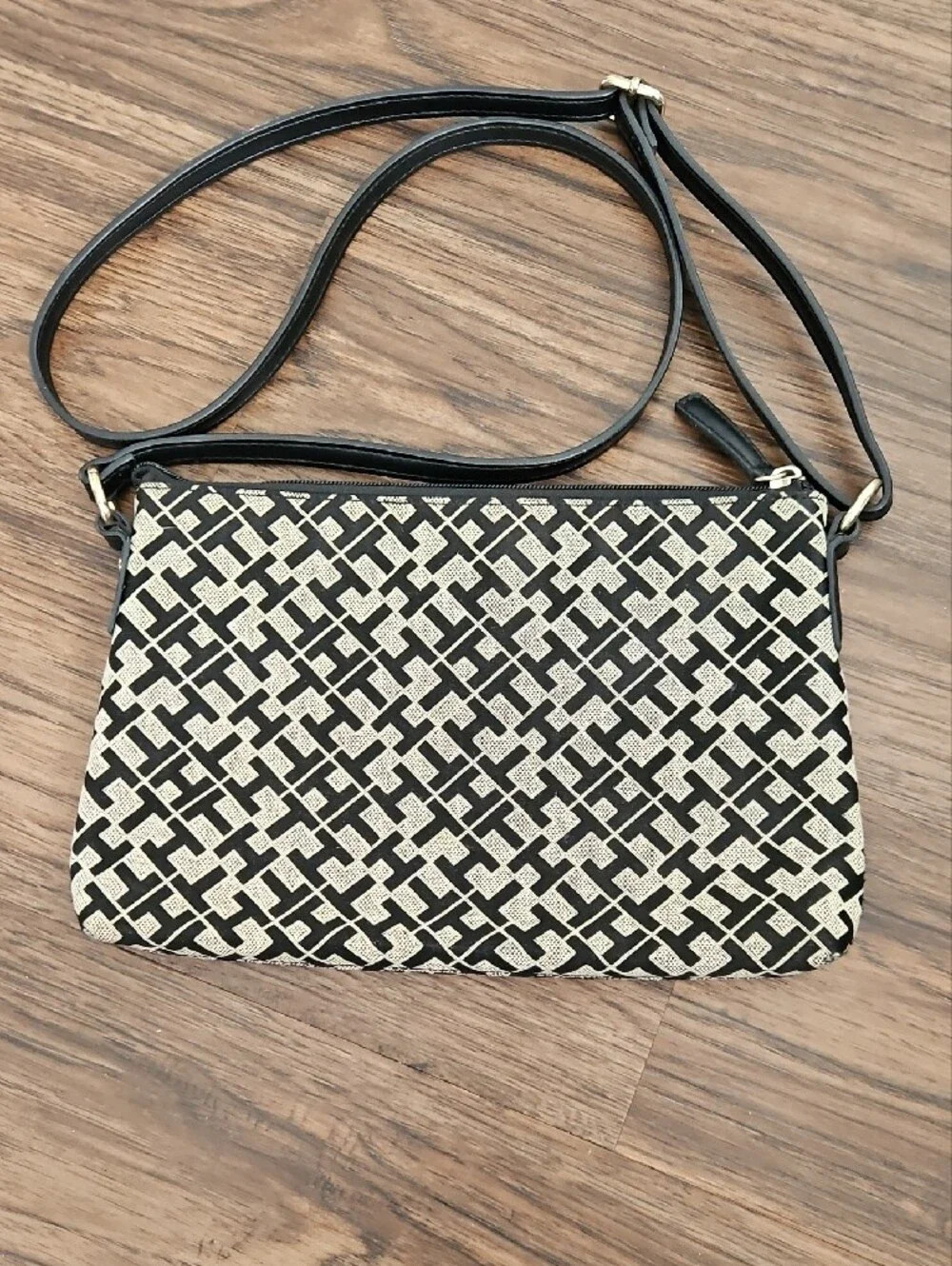 Tommy Hilfiger Monogram Crossbody Purse Black Cream Zip Top Bag